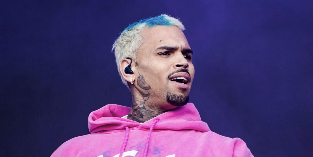 Chris Brown Claps Back At Critics Of His Meet & Greet Fan Photos ...