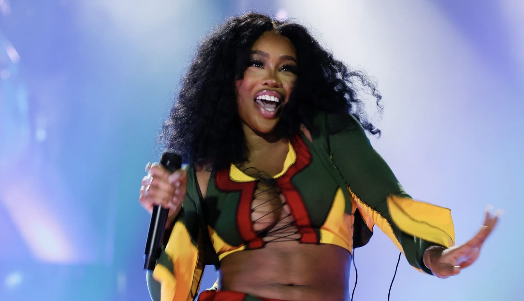 SZA’s ‘Kill Bill’ Has Landed The Singer Her First No. 1 On The ‘Billboard’ Hot 100 Chart