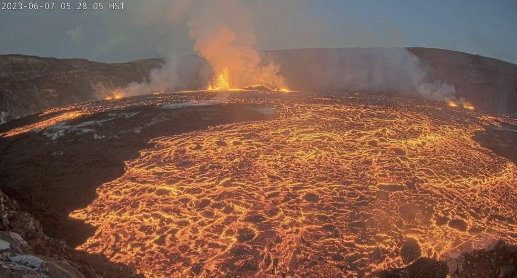 Kilauea, One Of The World's Most Active Volcanoes, Begins Erupting ...