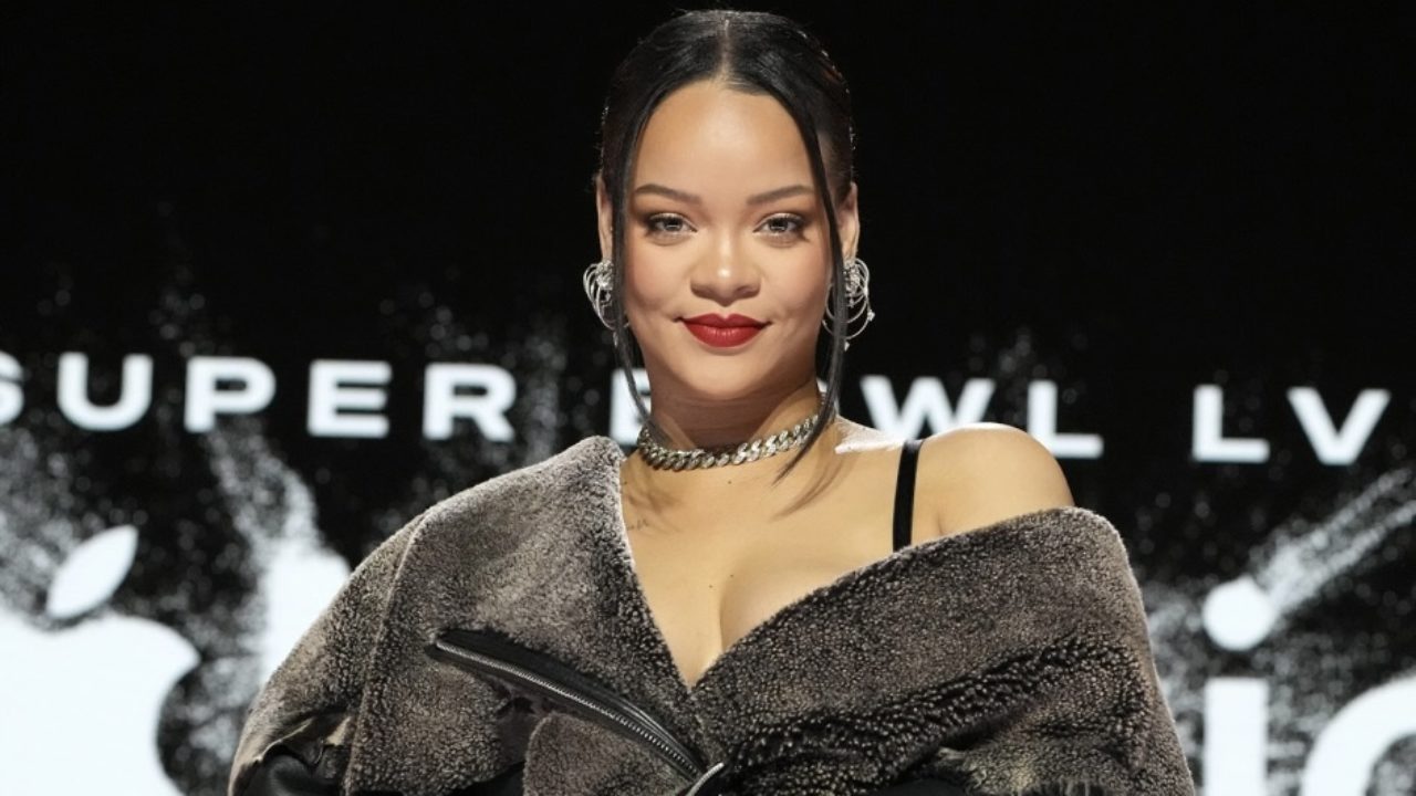 Rihanna Performs at the 2023 Super Bowl Halftime Show – Billboard