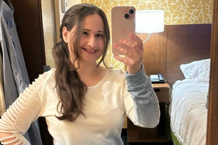 Gypsy Rose Blanchard Pops Champagne With Husband And Poses With Family   Gypsy Rose Blanchard Tout 122923 176f79626cbf48578f1a29a1a1859655 710x473 