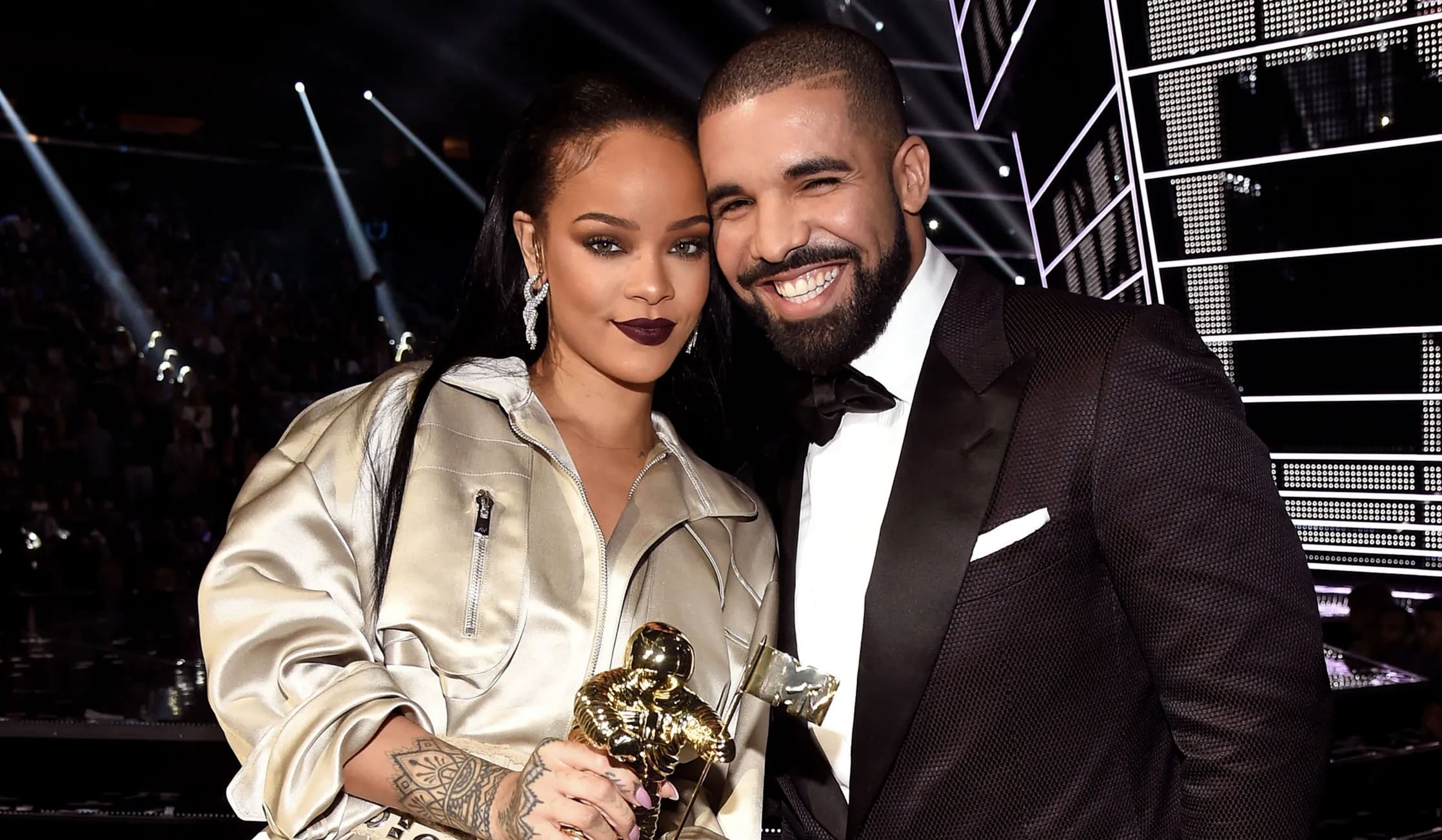 Drake Seemingly Shades Rihanna During The Opening Night Of ‘It’s All A Blur Tour — Big As The What?’