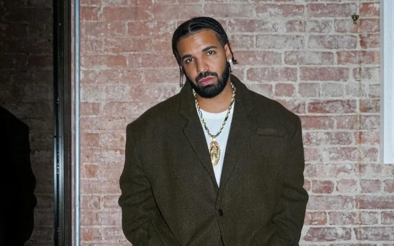 Drake Promises Fan He’ll Pay Off Their Late Mother’s House: ‘Rest in Peace to Your Momma’