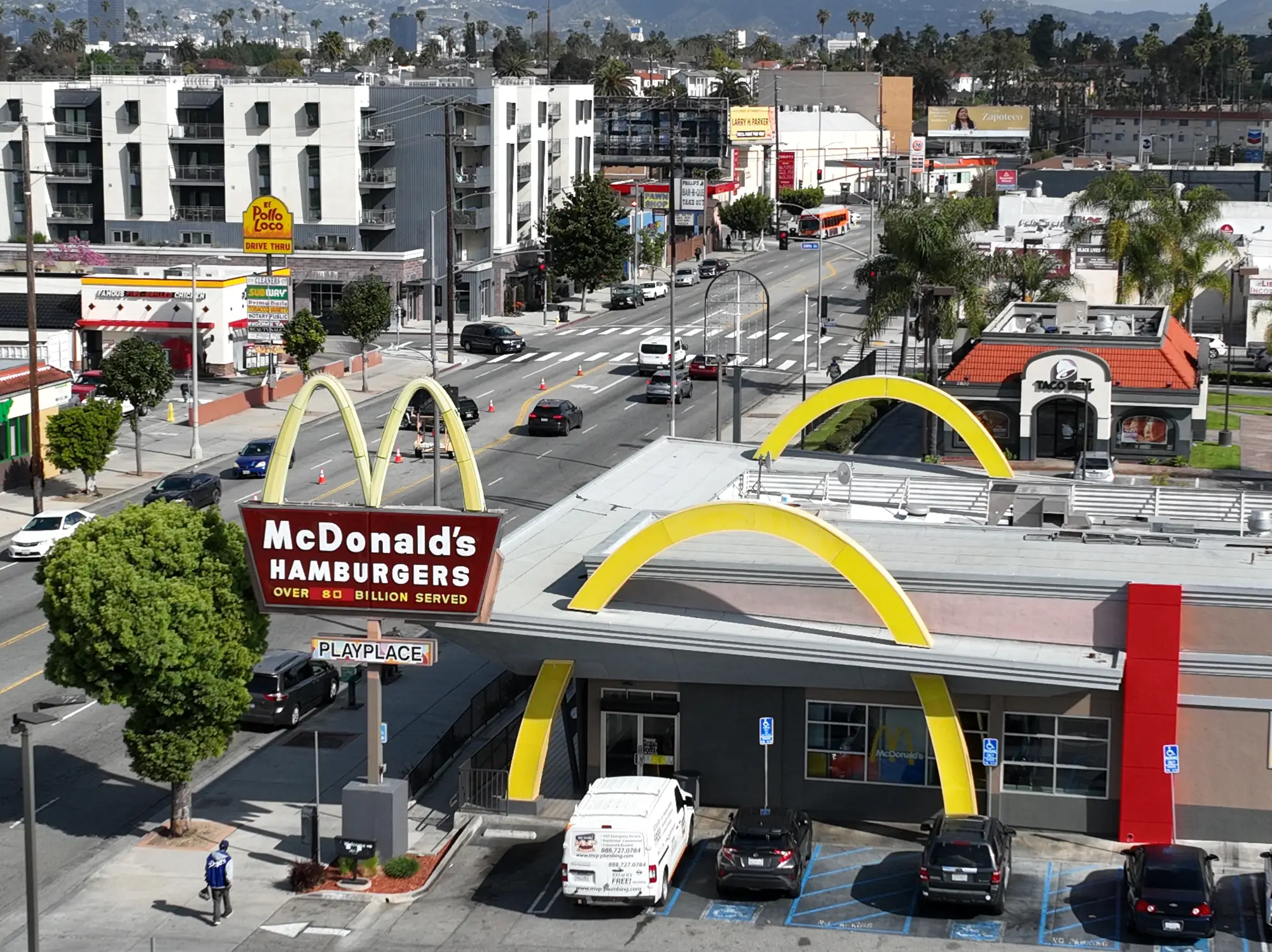 California $20 Fast Food Minimum Wage is a Win for Workers, But Worries Franchisees