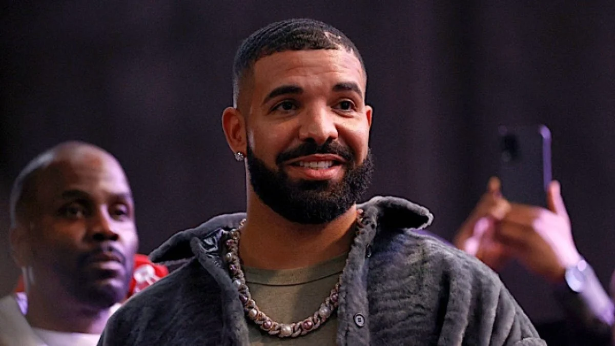 Drake Offered To Pay For A Fan’s Divorce At His Show So That She Could Be Single And ‘Ready To Mingle’