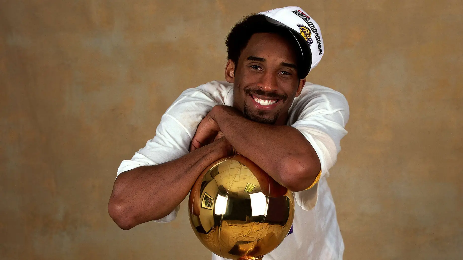 Kobe Bryant’s 2000 NBA Finals Ring Sold for Record $927,000 at Auction