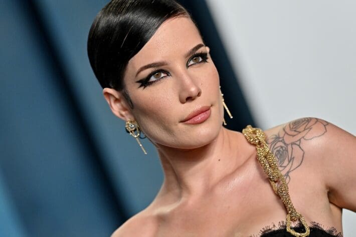 Halsey attends the 2022 Vanity Fair Oscar Party hosted by Radhika Jones at Wallis Annenberg Center