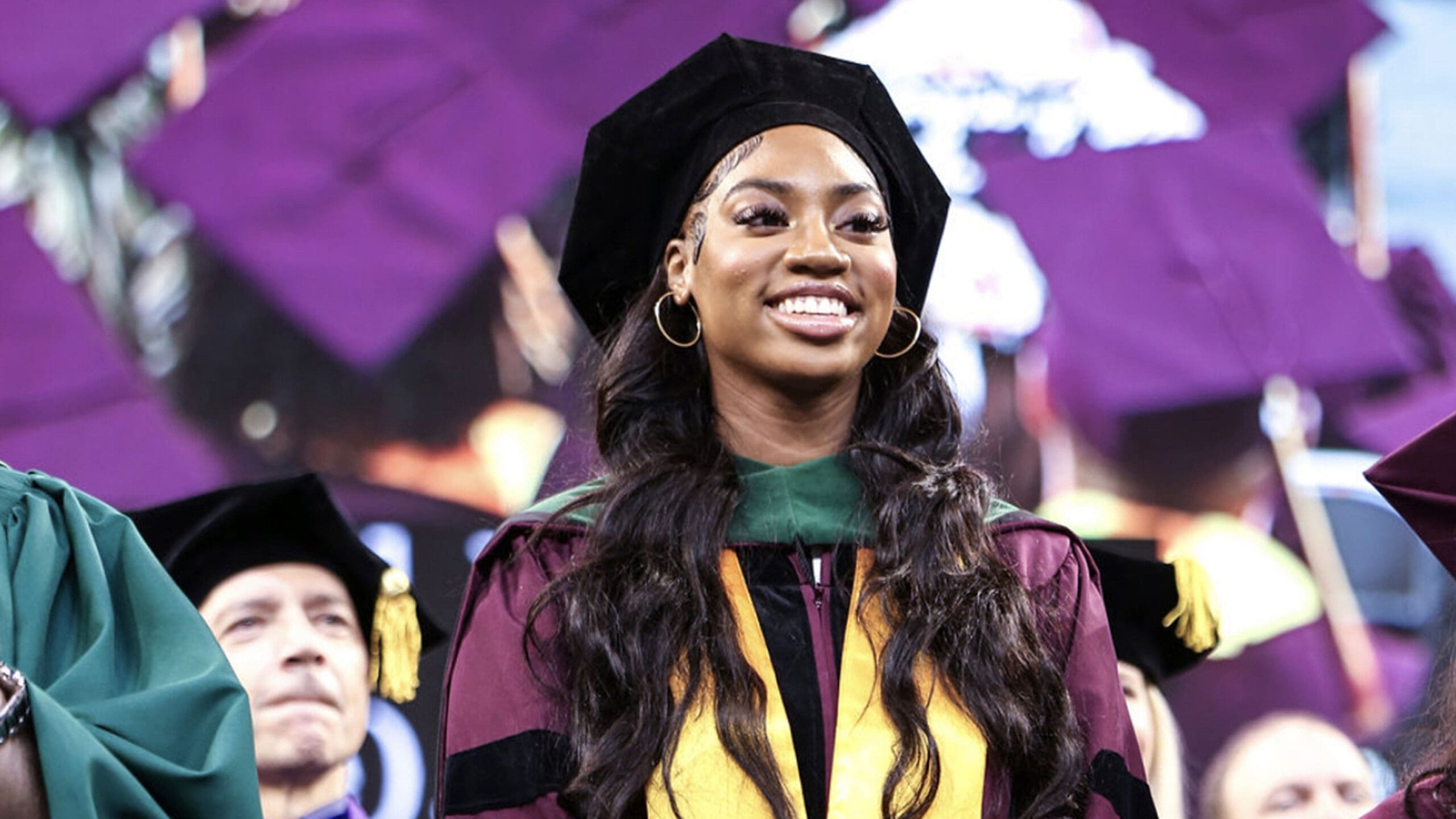 teenager-from-chicago-walked-in-her-graduation-ceremony-after-earning