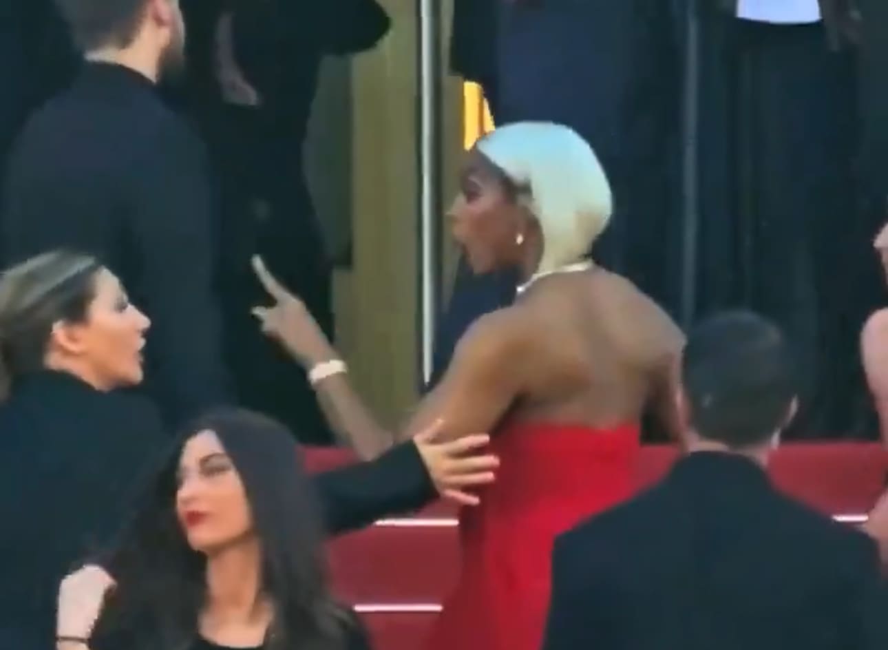 Kelly Rowland Gets Security Guard Together While Walking the Cannes Film Festival Red Carpet