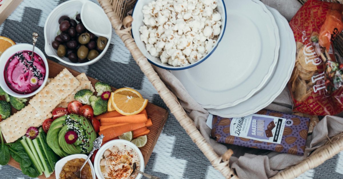 5 Delicious Snacks Perfect for Picnic Outings That Are Light & Convenient