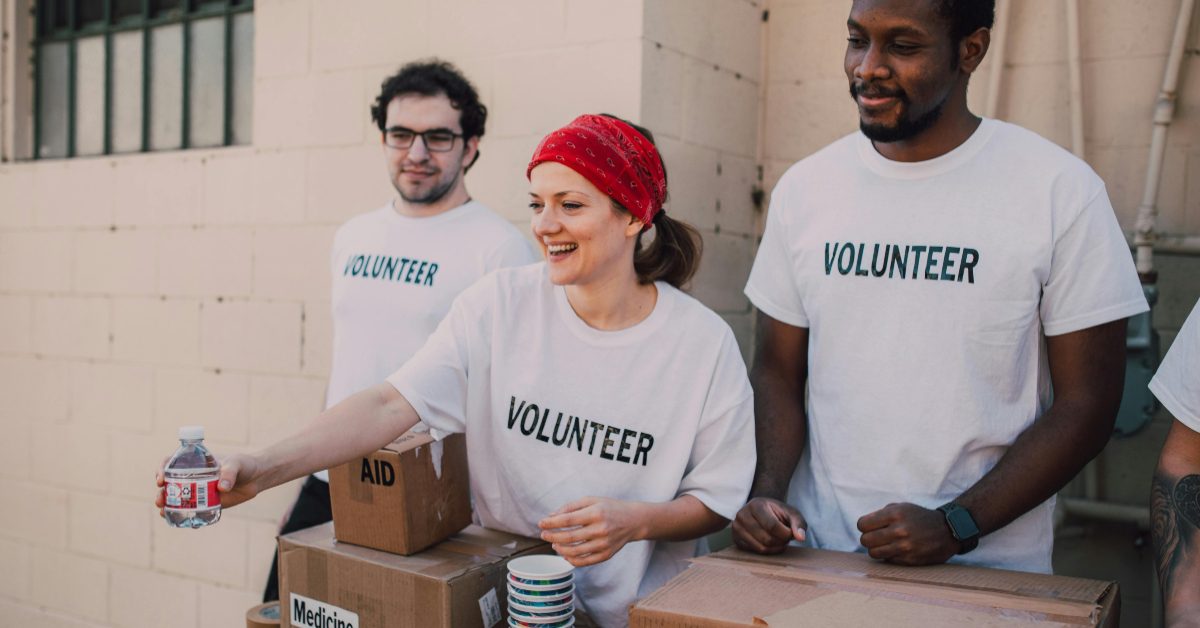 Holiday volunteering ideas to give back to the community